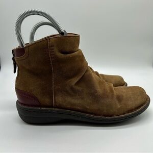 Clarks Avignton women’s boots size 9.5